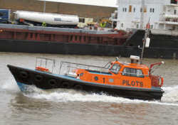 PilotBoatCF400